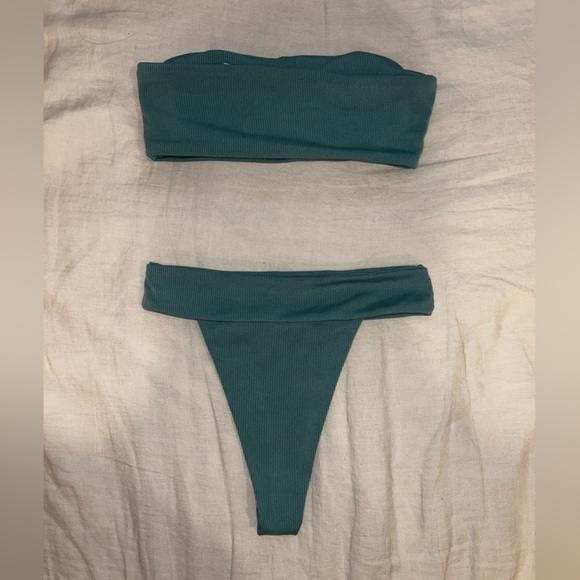 High Leg Ribbed Bikini - Picture 2 of 3